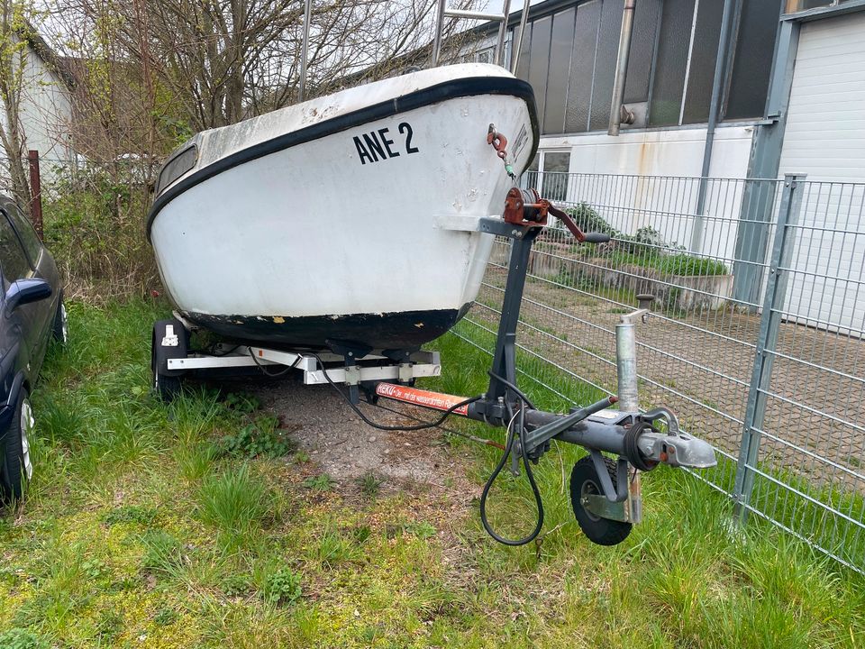 Jollenkreuzer WeGu Happy Sailing Star auf Trailer in Langenhagen