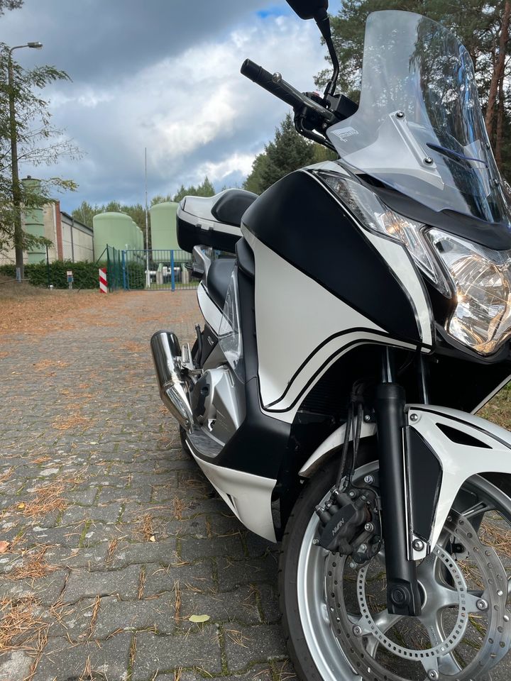 Honda NC700D Integra Motorroller, Weiß, Pinstripes in Zossen-Lindenbrück