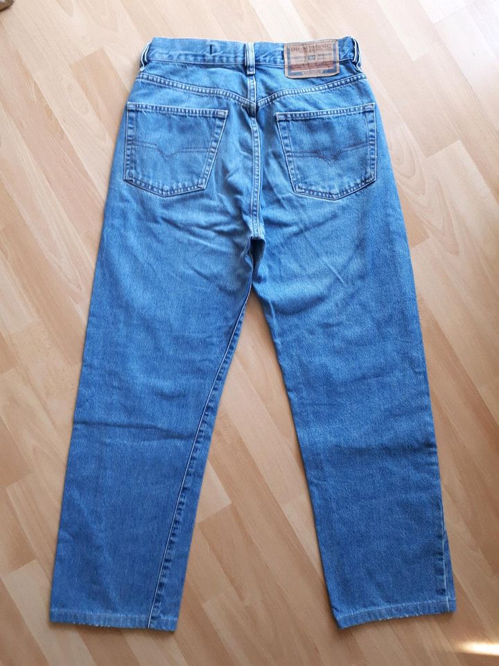 Diesel Herren Jeans Hose Größe 30 in Ahlen