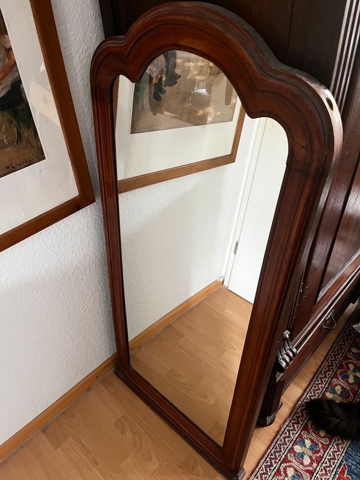 Antiker Spiegel neues Glass groß Holz in Dresden