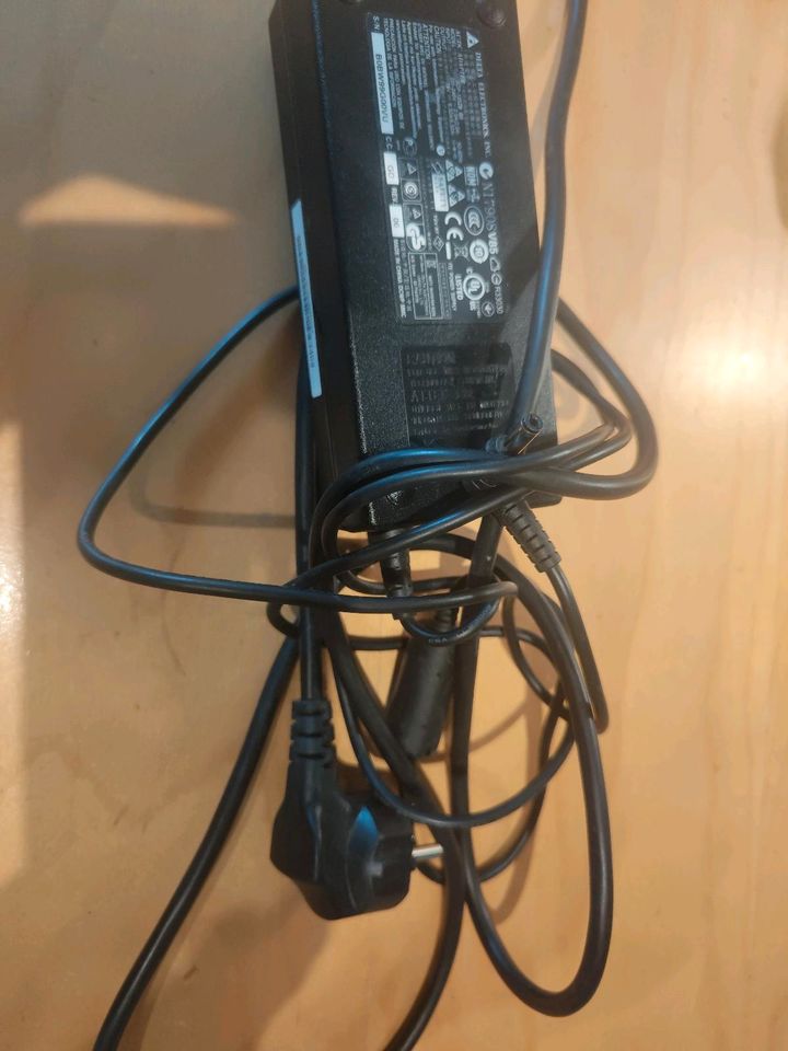 Original delta ac/DC adapter adp-120zb bb 19v 6.32a in Neckartenzlingen