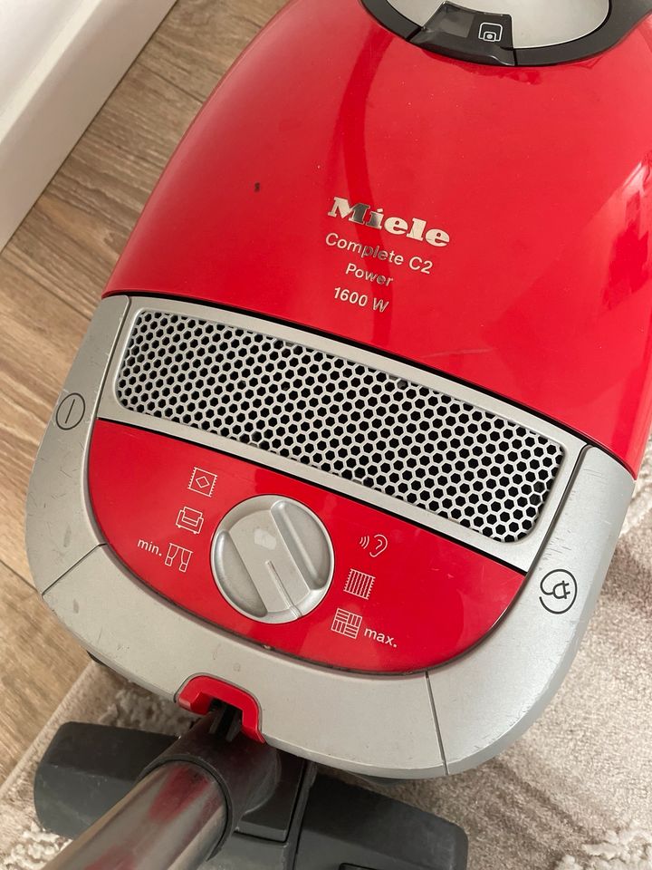 Miele Staubsauger 1600 W Complete C2 Version in Bünde