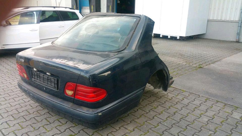 Mercedes E-Klasse  Ersatzteile in Rackwitz