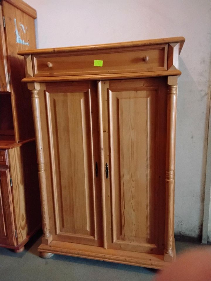 Holz Vertiko Schrank Regal in Pirna