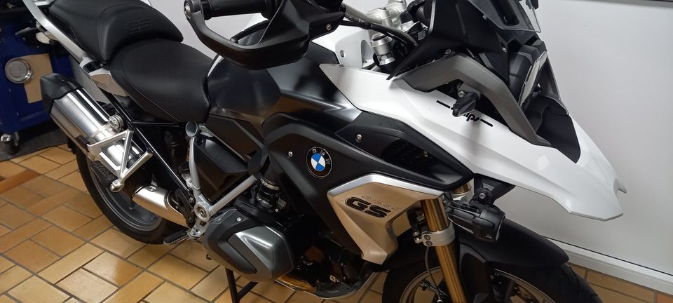 BMW R 1250 GS weis in Neuler