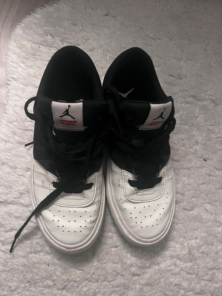 Sneaker Jordan Series Gr. 36,5 in Iserlohn