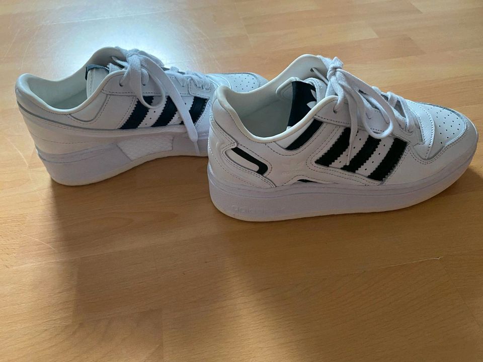 Adidas Schuhe in Mannstedt