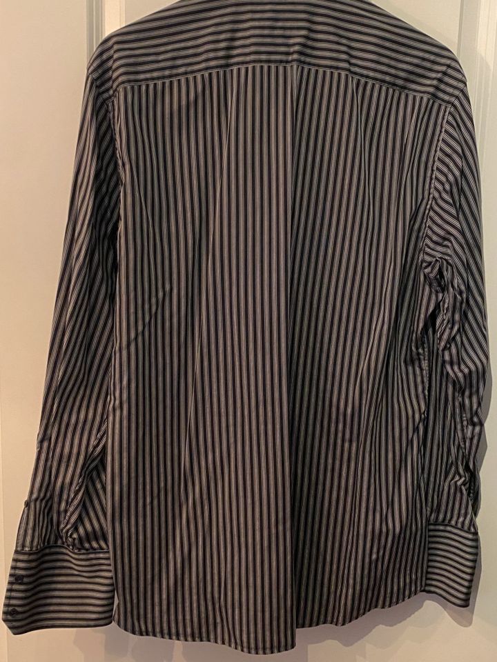 Gucci Hemd Herren schwarz mit weißen Streifen Gr. XL, Kragenweite in Meerbusch