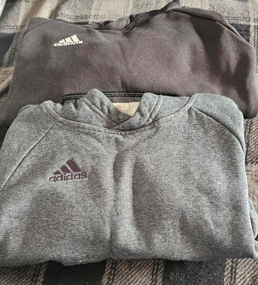 Jungen Adidas pulli NUR NOCH IN SCHWARZ DA !!! in Königsbrunn