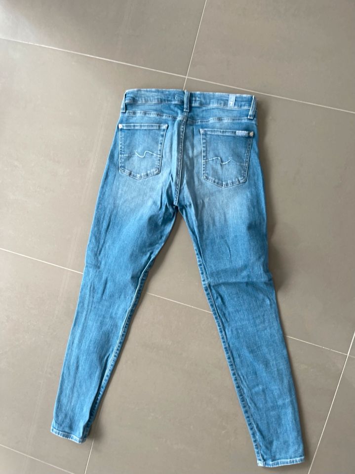 7 for all mankind Jeans hellblau Gr. 29 in Mörfelden-Walldorf