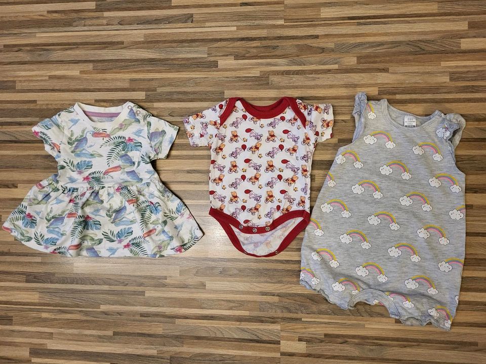 XXL Paket Baby Mädchen Erstausstattung Kleidung Gr. 62 68 74 in München
