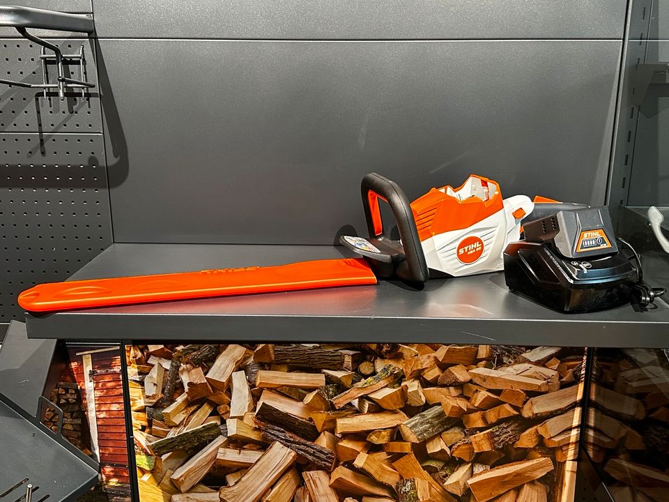 STIHL AkkuHeckenschere HSA 50 SET in Berlin Lichterfelde