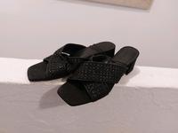 h&m Schlappen Sandalen Größe 41 schwarz neu mit Etikett np 30€ Nordrhein-Westfalen - Arnsberg Vorschau