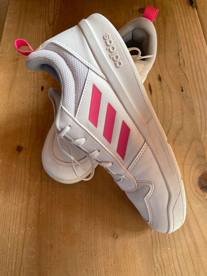 Adidas Mädchen Tennisschuhe 39 1/3 in Sankt Wolfgang