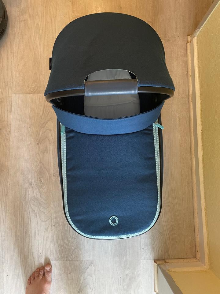 Blauer Kinderwagen Maxi-Cosi + Babywanne auch in Blau in Neuss