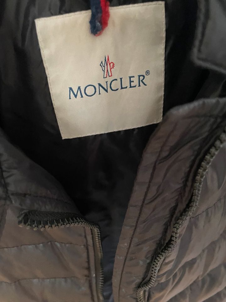 Moncler kinder Mantel in Bruchsal