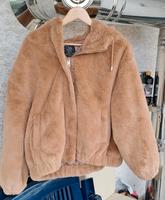 Verkaufe diese Damen Jacke Bayern - Gerach Vorschau