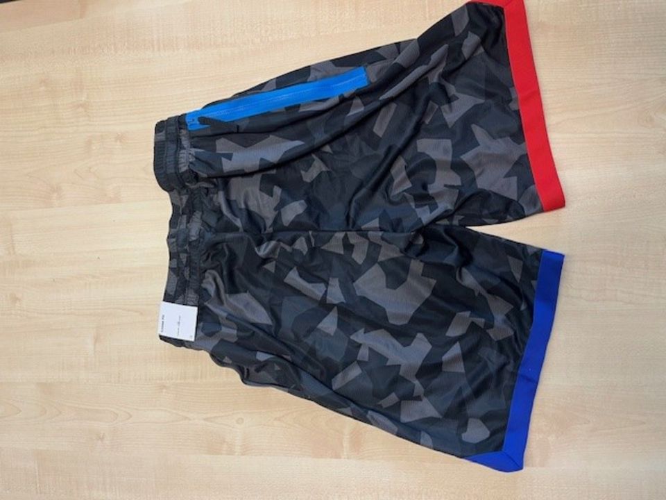 Basketball Shorts Nike Camouflage S NEU in Dresden