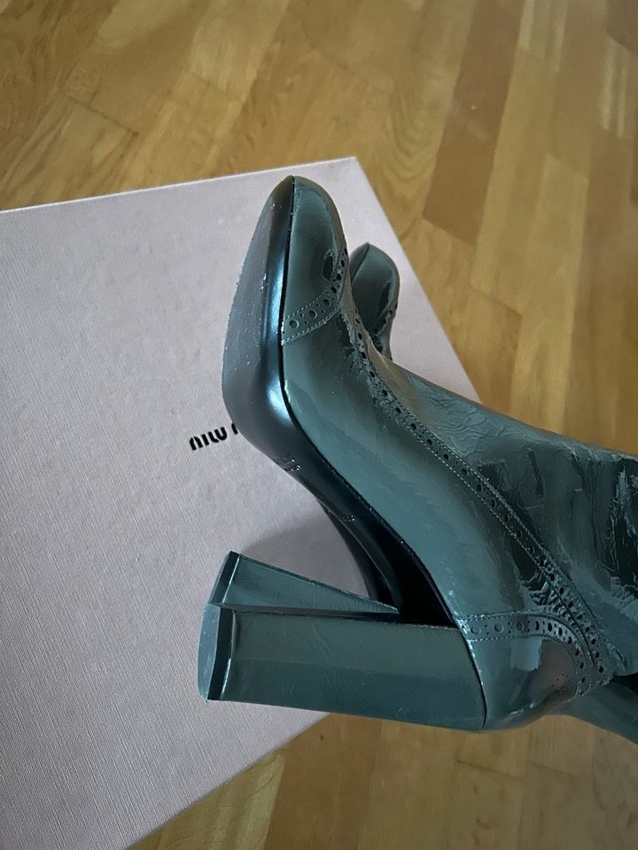 Miu Miu Stiefeletten Lackleder Gr.41 neuwertig inkl.Versand in Berlin