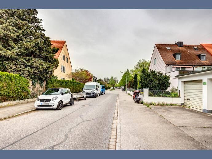 Möbliert: Gartenwohnung auf zwei Ebenen in Bogenhausen in München