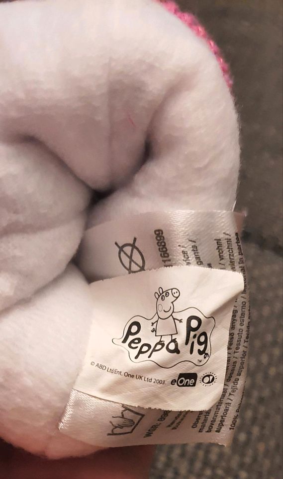 Handschuhe von Peppa Pig gefüttert in Cadolzburg