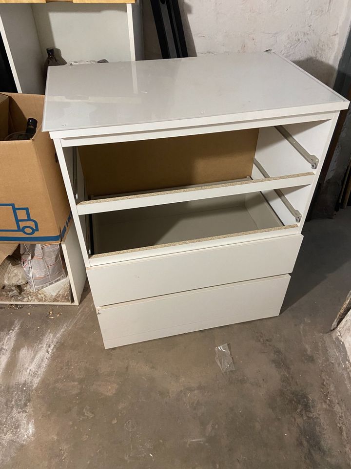 Ikea Malm Kommode Weiss mit Glassplatte in Hamburg