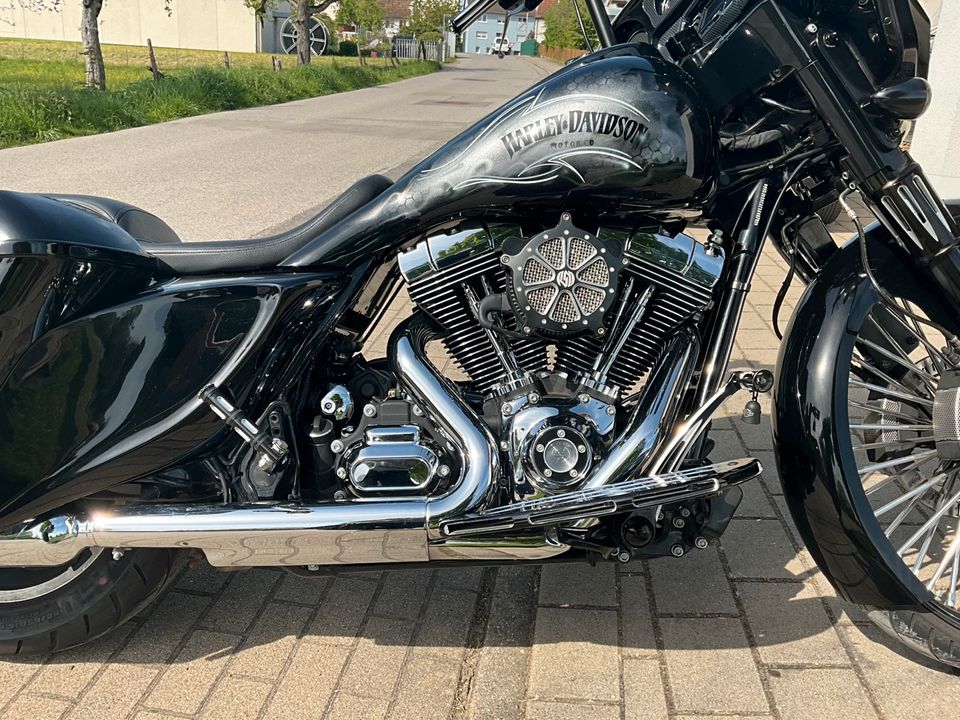 Harley-Davidson FLHX Street Glide Bagger in Nagold