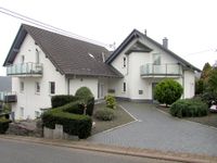 Bacharach-Henschhausen: Voll vermietetes Mehrfamilienhaus mit Terrasse, Balkone und Garagen Rheinland-Pfalz - Bacharach Vorschau