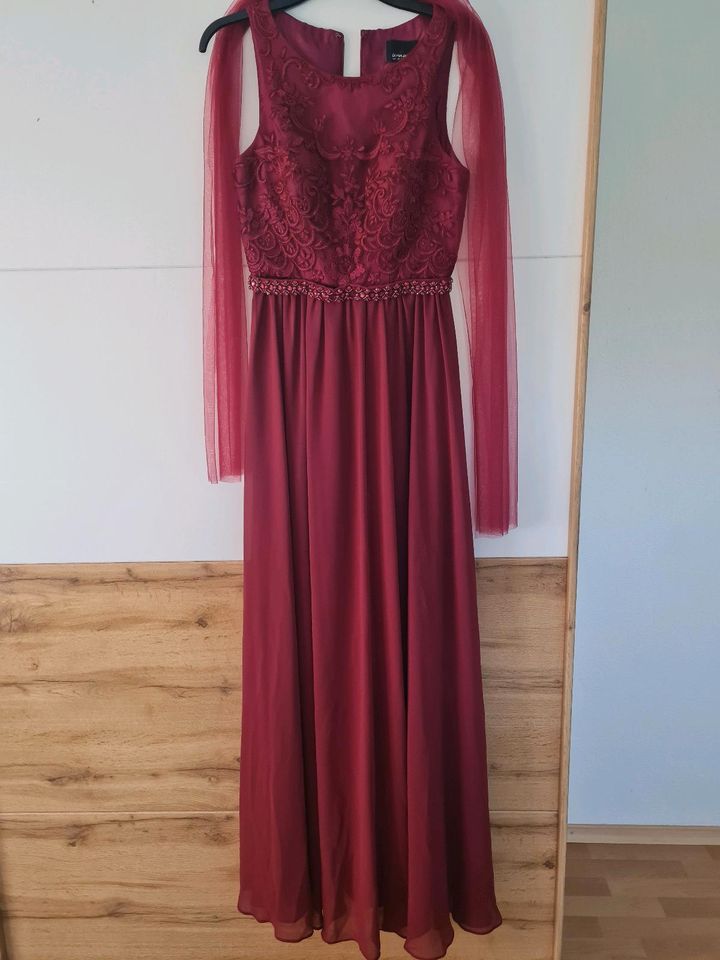 Rotes Abendkleid in Leimersheim