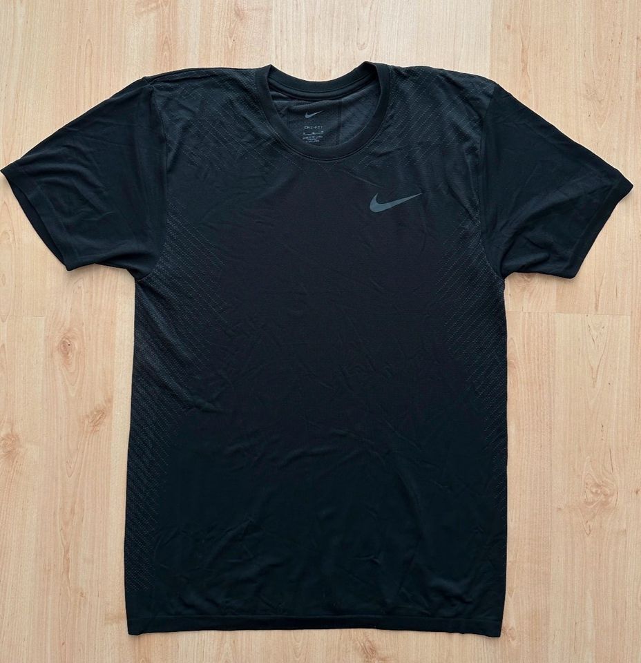 Nike Pro Dri-FIT T-Shirt in schwarz | Größe M in Salzkotten