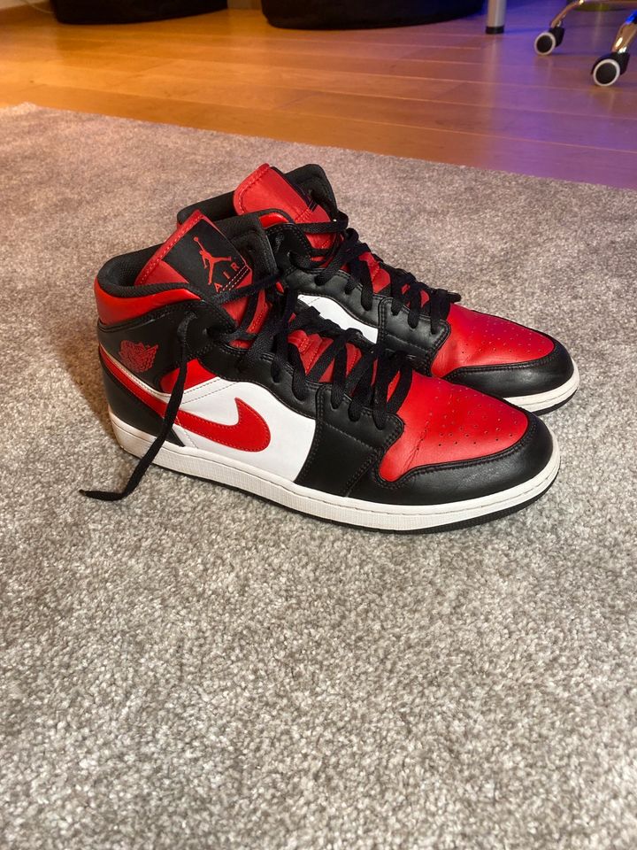 Jordan 1 MID white black red 2022 in Stadtlohn