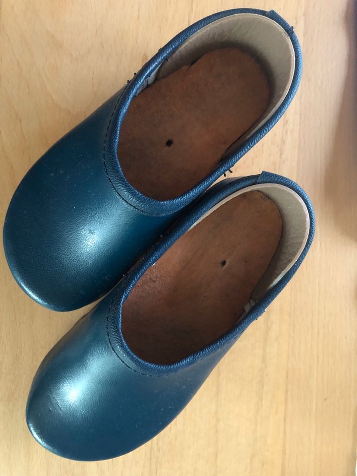 Kleinkinder Holzclogs, Friesenclogs, NEU Größe 24, dunkelblau in Hamburg