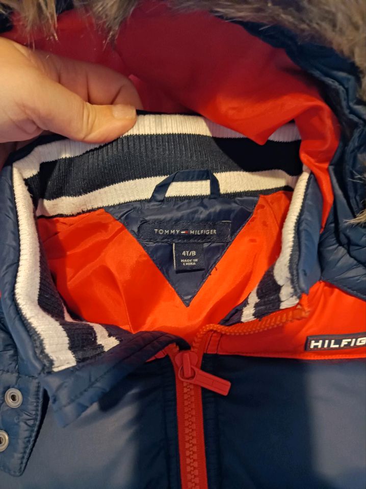 ‼️ Original Tommy Hilfiger Winterjacke in 104 - TOP Zustand ‼️ in Berlin