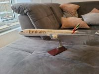 Flugzeugmodell Emirates Boeing 777 Vitrinenmodell Nordrhein-Westfalen - Kamen Vorschau