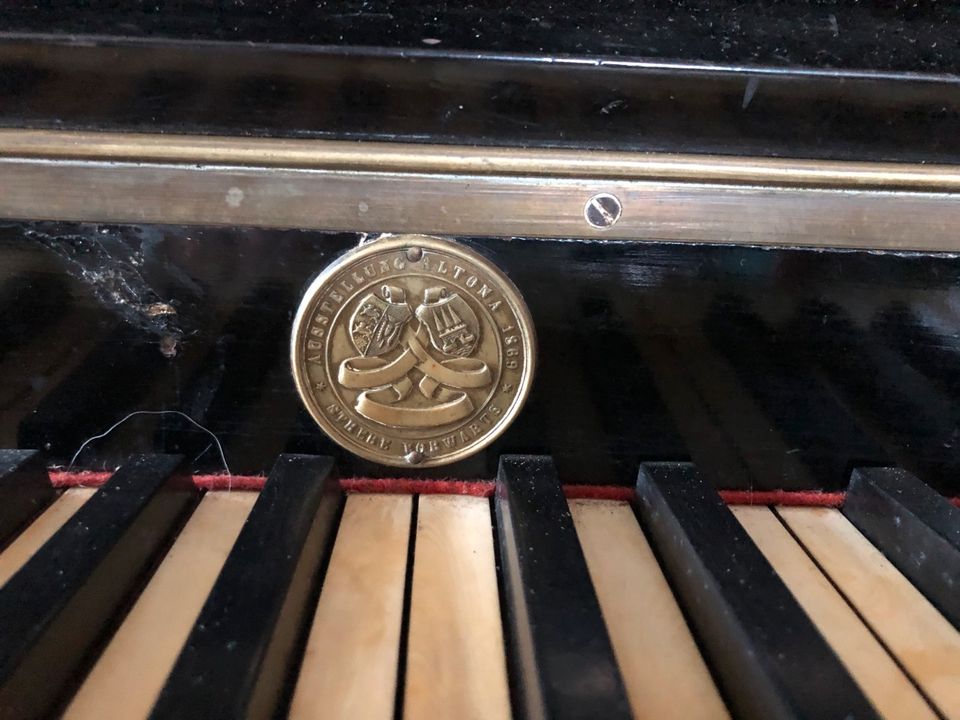 Antikes Klavier in Buxtehude