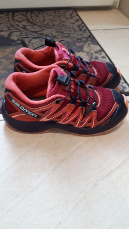 Salomon Trekkingschuhe Grösse 34 in Pettendorf