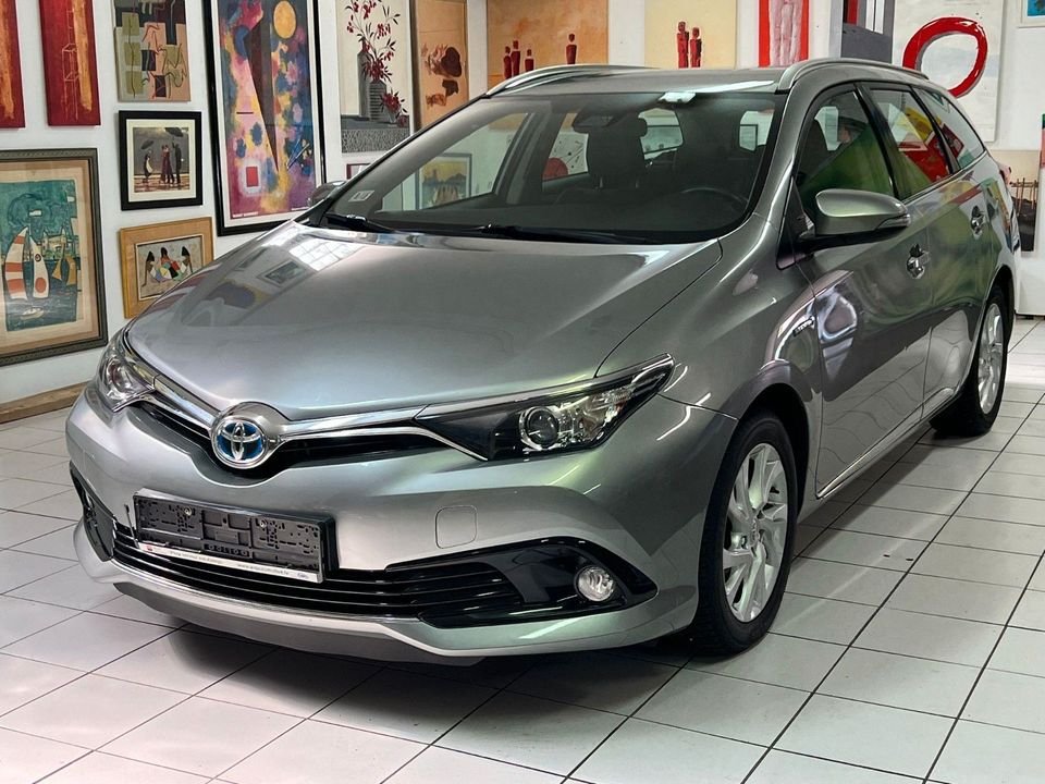 Toyota Auris Touring Sports Hybrid Cool in Mayen