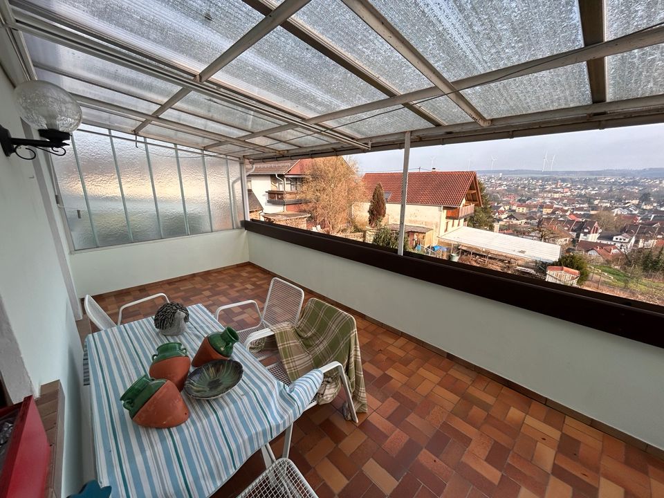 Gepflegtes Ein- bis Zweifamilienhaus - schöner Blick über Schmelz in Schmelz