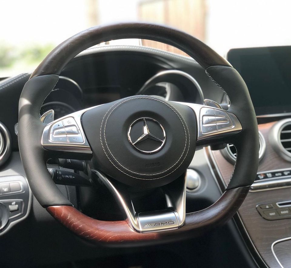 LE TEF Holz Lenkrad für Mercedes-Benz AMG C63 CLS63 GLE63 GLS63 A in Stuttgart