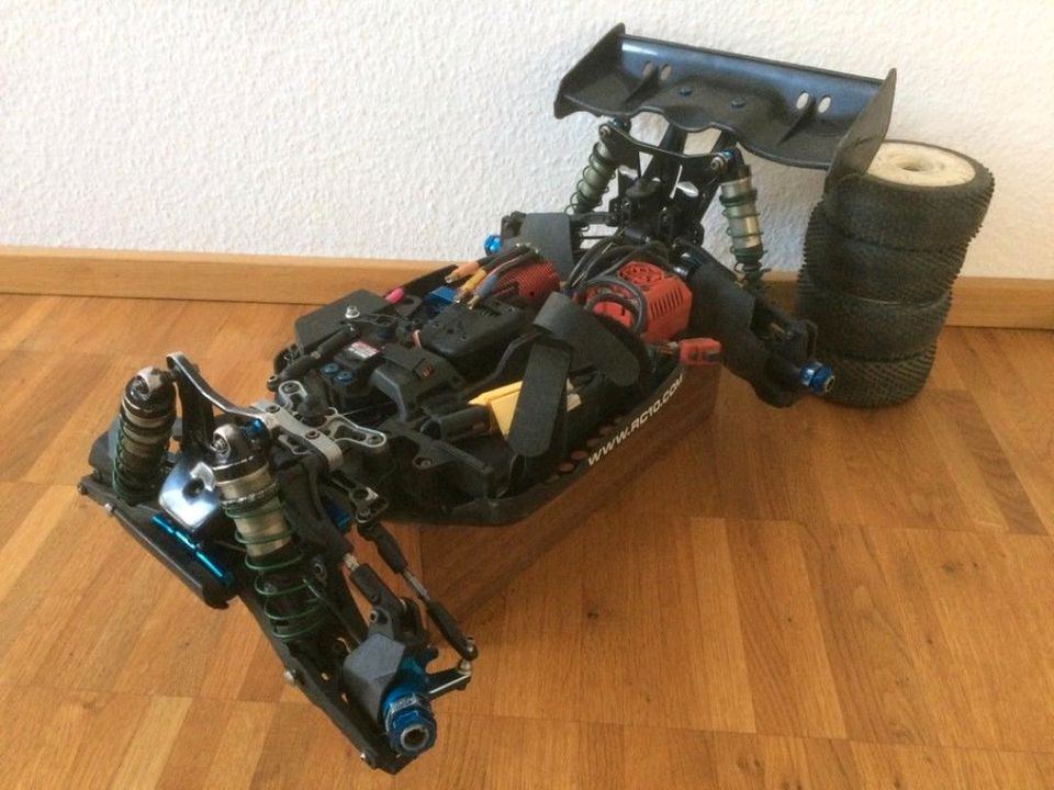 Team Associated RC8.2e Factory Team 6s Buggy in Bellheim