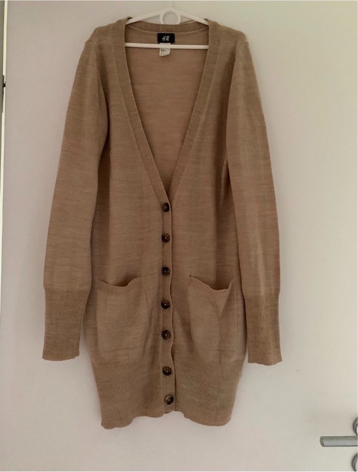 H&M Strickjacke Cardigan Größe S beige in Hannover