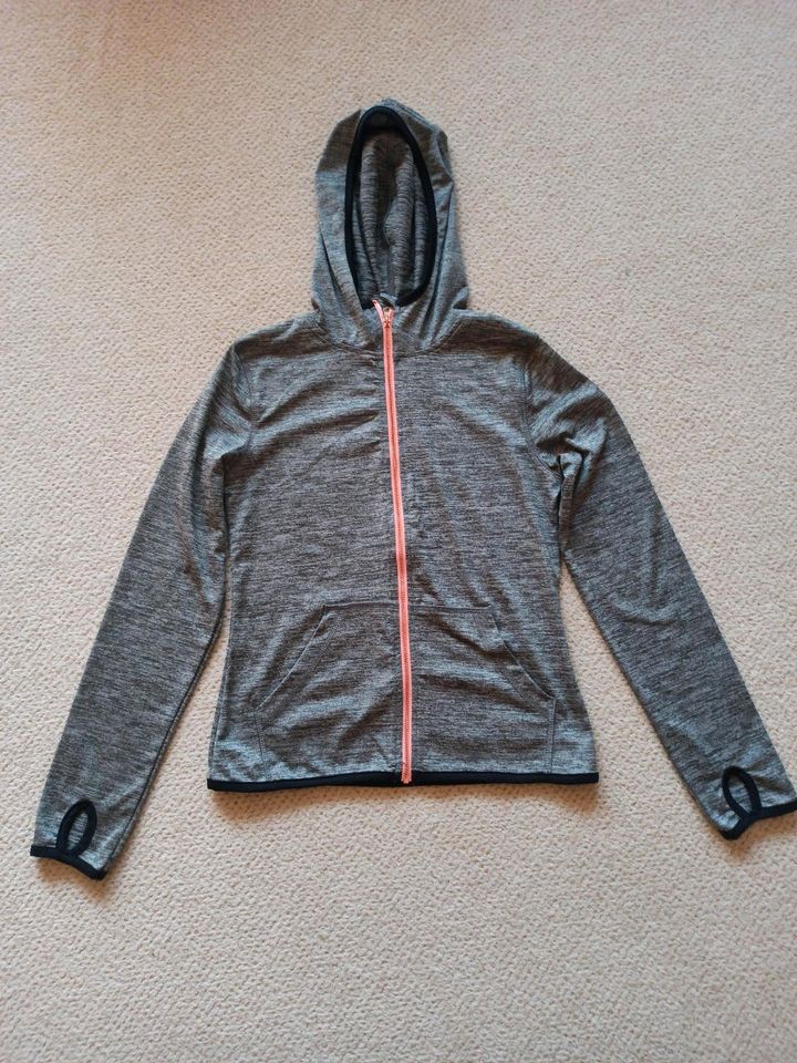 H&M Sportjacke  134/140 in Karlstadt