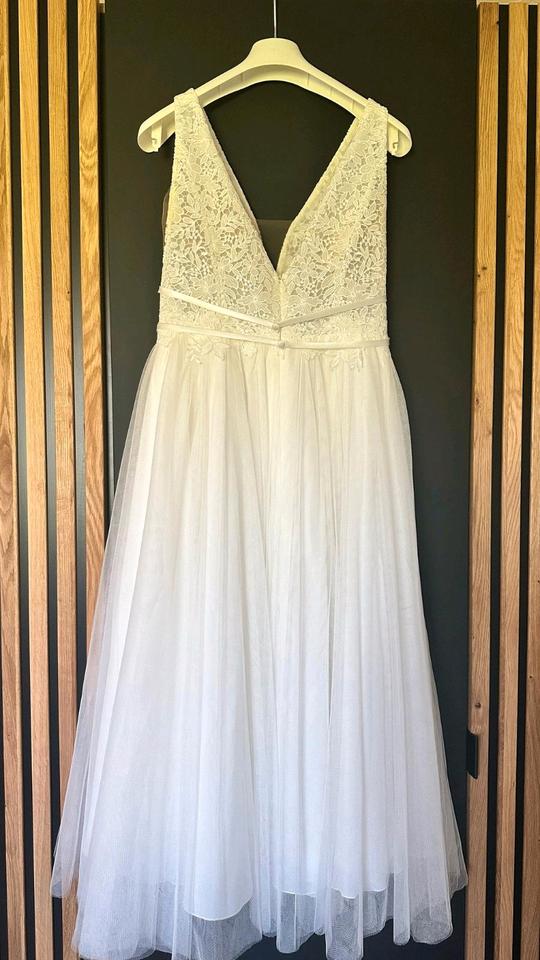 Hochzeitskleid Oberteil Spitze/Rock Tüll/Unterkleid Gr. 40 L in Taching