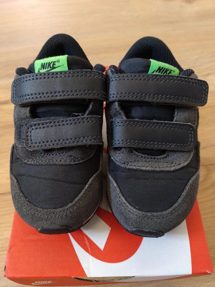 Nike Sneaker MD Valiant (TDV) für Kinder unisex Gr. 22 neuwertig in Kleinlangheim