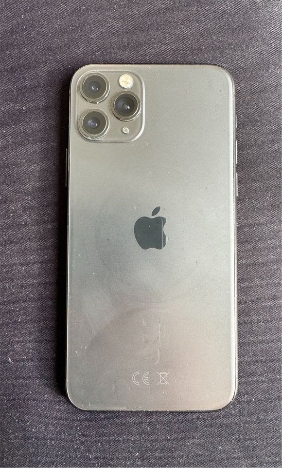 iPhone 11 Pro 256GB Space Grey + 2 Hüllen in Bochum
