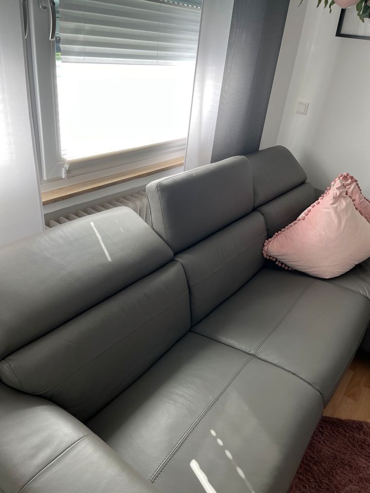 ♥️Graue ledergarnitur/sofa ❤️ in Krefeld