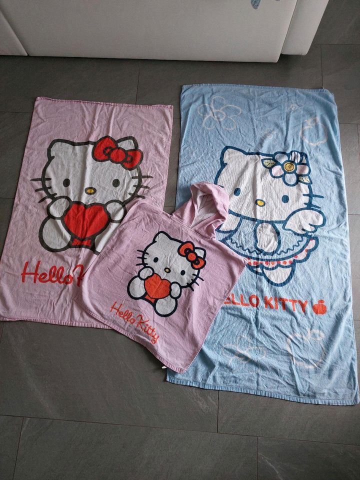 Hello Kitty Paket Badetuch Handtuch Duschtuch Poncho rosa blau in Hirschau