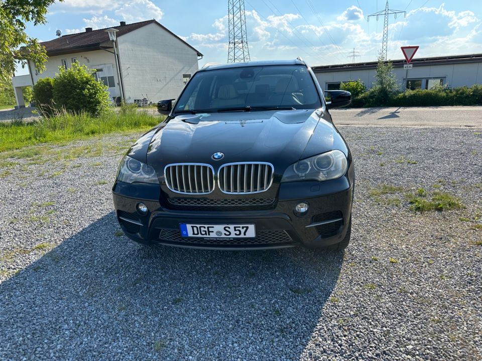 BMW X5 E70 30d Facelift in Moosthenning