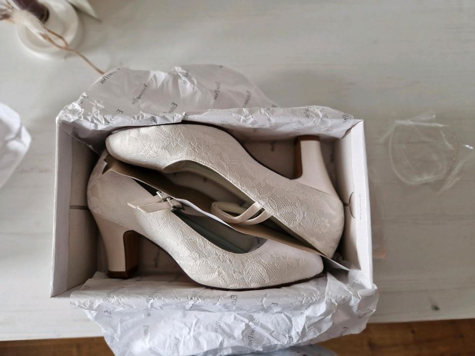 Brautschuhe Gr. 40 Hochzeitsschuhe, Hochzeit, Pumps in Bad Driburg