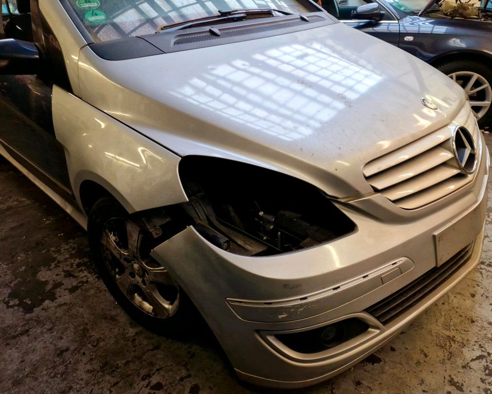 Teile für Mercedes-Benz B-class W245 in Oberhausen